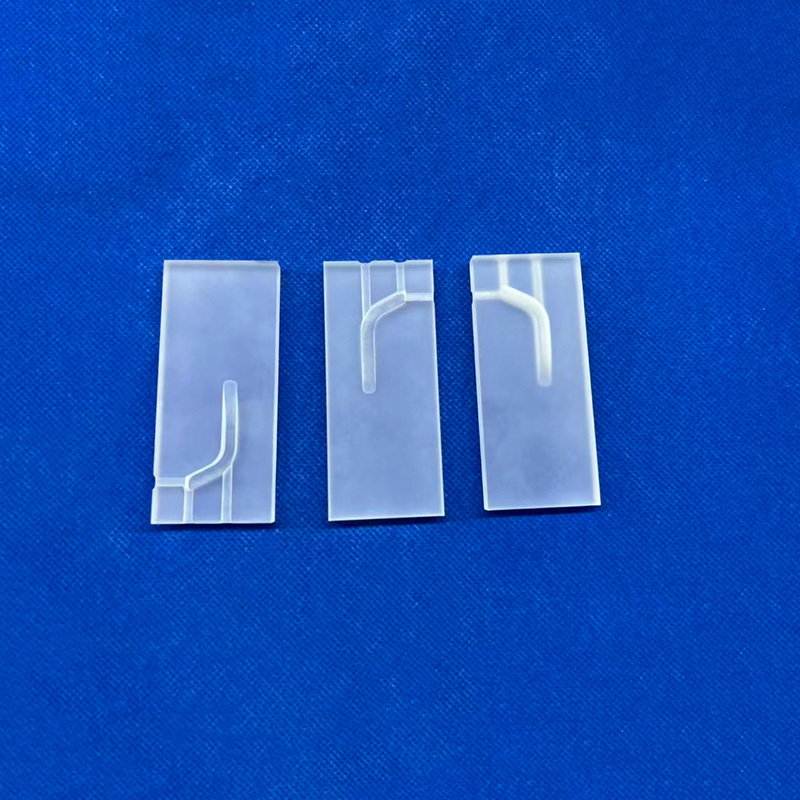 के बारे में नवीनतम कंपनी का मामला Corrosion Resistance Sandblasted Quartz Sheet for High Temperature Insulation-Mia