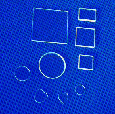 उच्च प्रकाश संचरण, उच्च तापमान प्रतिरोध और तकनीकी अनुप्रयोगों के लिए संक्षारण प्रतिरोध के साथ पारदर्शी क्वार्ट्ज ग्लास प्लेट