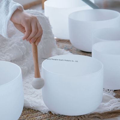 शुद्ध क्वार्ट्ज क्रिस्टल गायन कटोरा चक्र उपचार के लिए सामंजस्य अनुनाद और डिजिटल संगीत पैमाने के साथ सेट