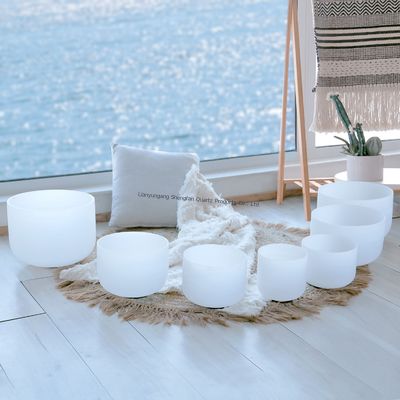 7 चक्र संतुलन क्वार्ट्ज गायन कटोरा 12 संगीत नोटों और ध्यान के लिए उच्च तापमान प्रतिरोध के साथ