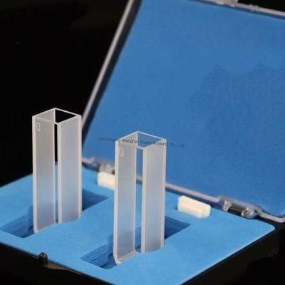 क्षरण प्रतिरोधी और उच्च पारदर्शी क्वार्ट्ज कुवेट का प्रयोग स्पेक्ट्रोमीटर और स्पेक्ट्रोफोटोमीटर में किया जाता है