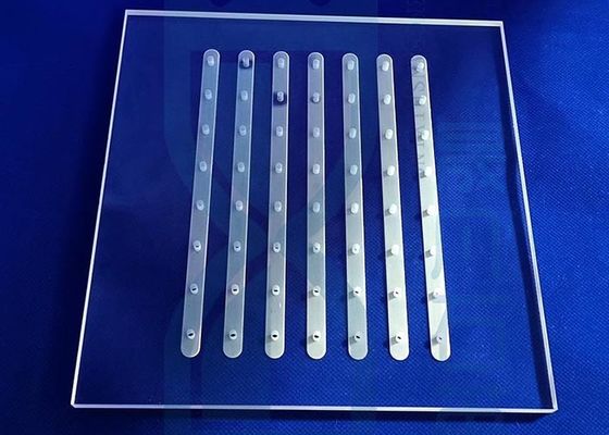 स्पष्ट 2.2g / Cm3 घनत्व Sio2 क्वार्ट्ज ग्लास प्लेट